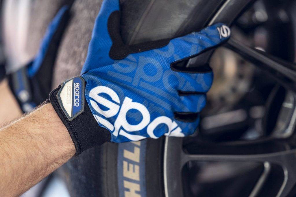 Buying Sim Racing Gloves? This Is Our Top 6! 13 sparco meca 3