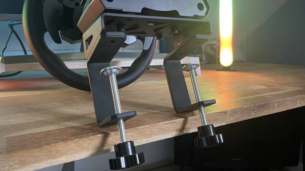 Moza R5 Bundle Review: Cheap, But Exceedingly Good! 22 moza r5 table clamp