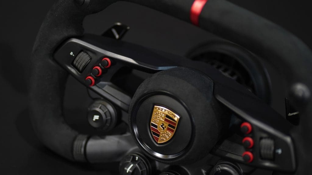 Fanatec présente cinq nouveaux produits à l'ADAC Sim Racing Expo 2024 16 Fanatec CSL Elite Porsche Vision Gran Turismo Wheel