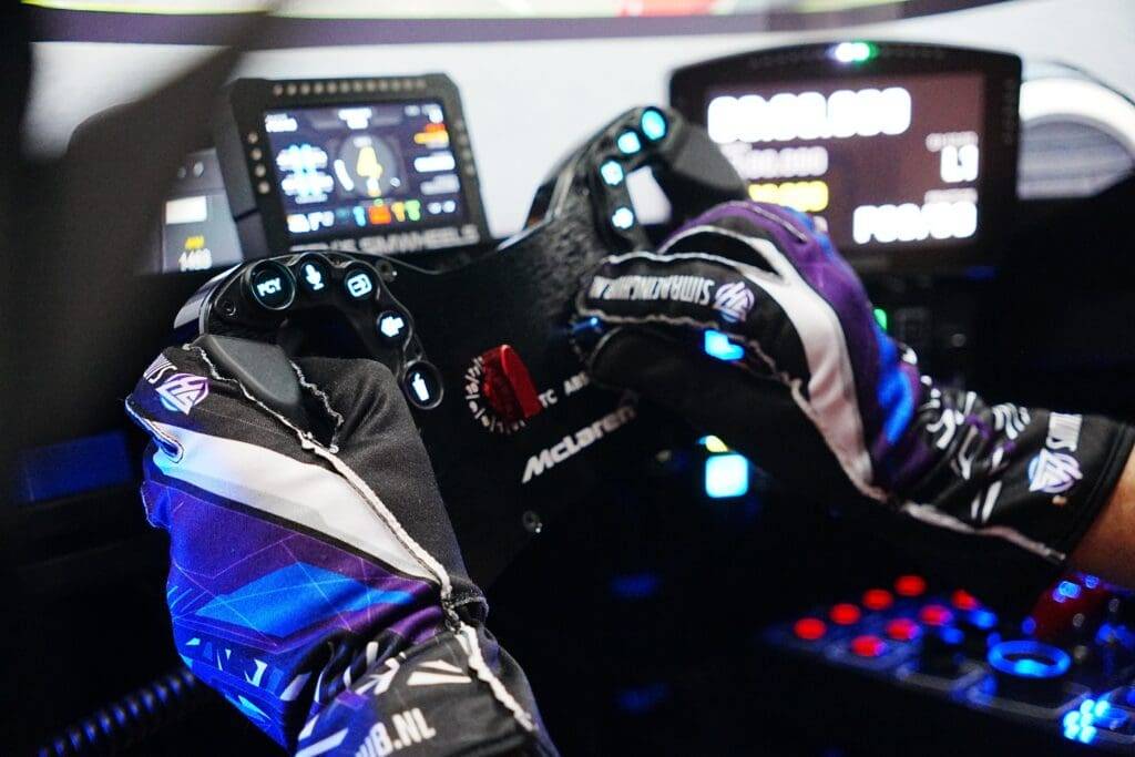 Ascher Racing mclaren artura gt4